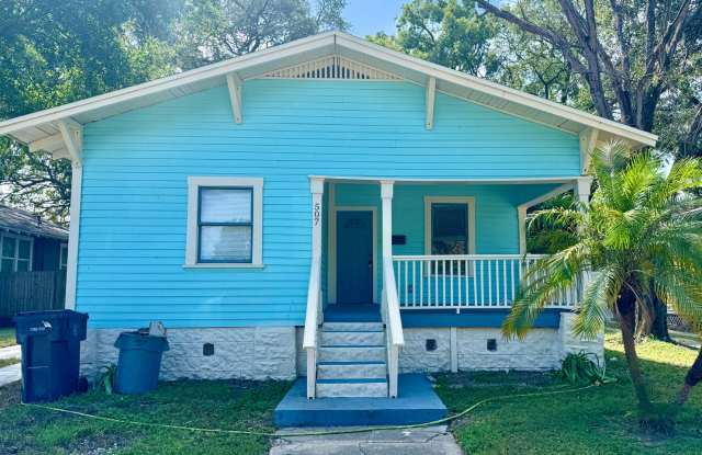 Completely Renovated Historic 4/2 Home!