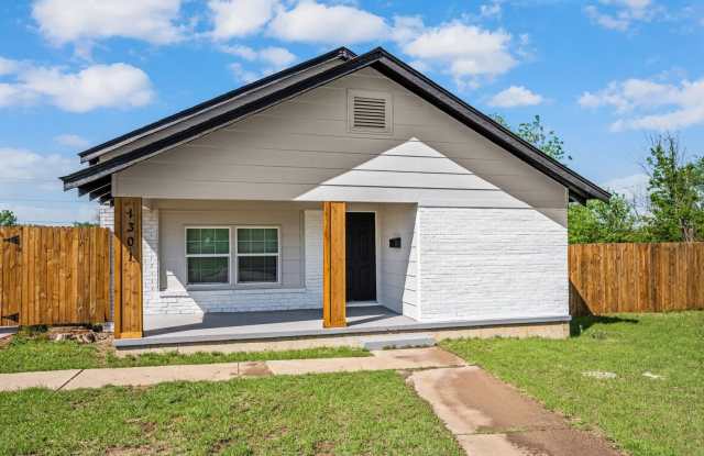 1301 SW Tennessee | 3 Bed | 2 Bath | 1,200 Sq Ft