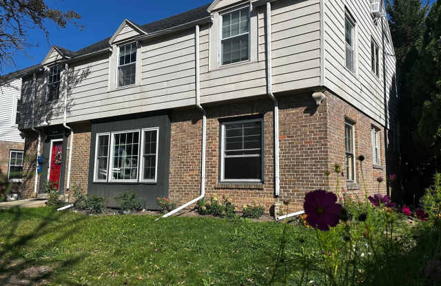 Shorewood 2 bedroom upper