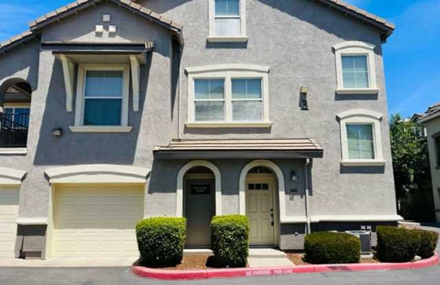 Photo of Beautiful Tri-Level Condominium in Gated Elk Grove Community!