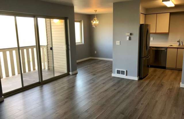 2 Bedroom 2 Bath Condo Overlooking a Greenbelt!