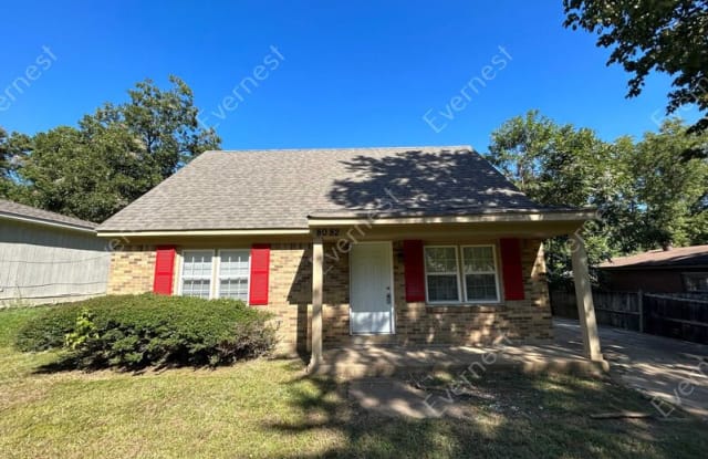 8082 Oakbrook Dr - 8082 Oakbrook Drive, Southaven, MS 38671