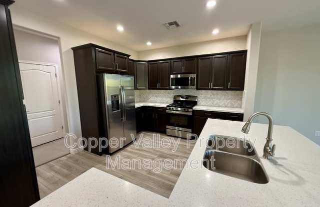 2425 West Bronco Butte Trail