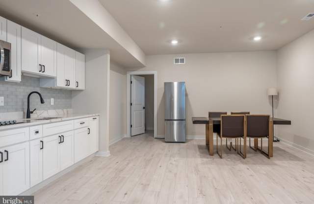 402 MEADOW CREEK Drive