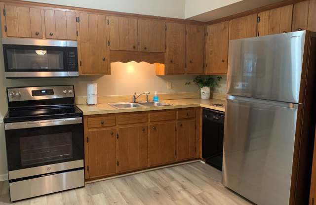 2 Bedroom Townhouse off Greenview Drive