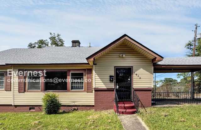 Photo of 3 Beds and 1 Bath with a yard in Birmingham / Available Now!