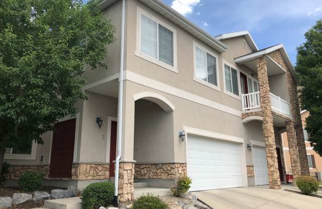 Wonderful 3 bed / 2 bath Condo with a pool