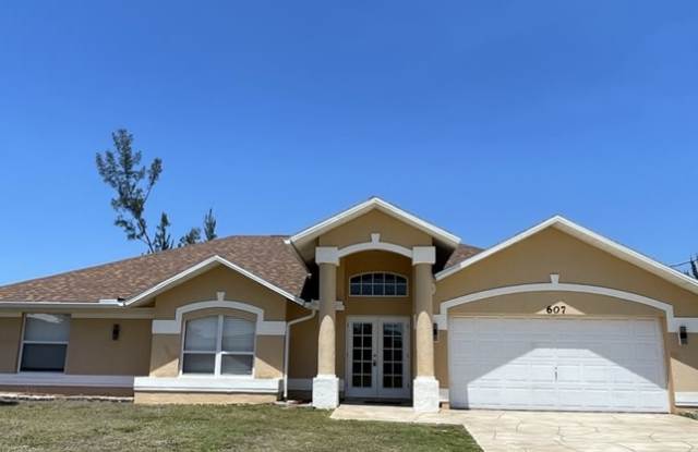 607 SW 26th Ter