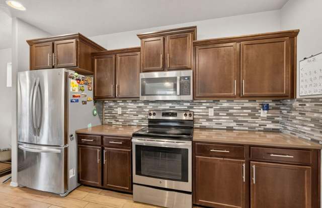 MOVE IN SPECIAL - $500 OFF 1st Month's RENT!! - 3 Bedroom, 2.5 Bathroom Medford Home