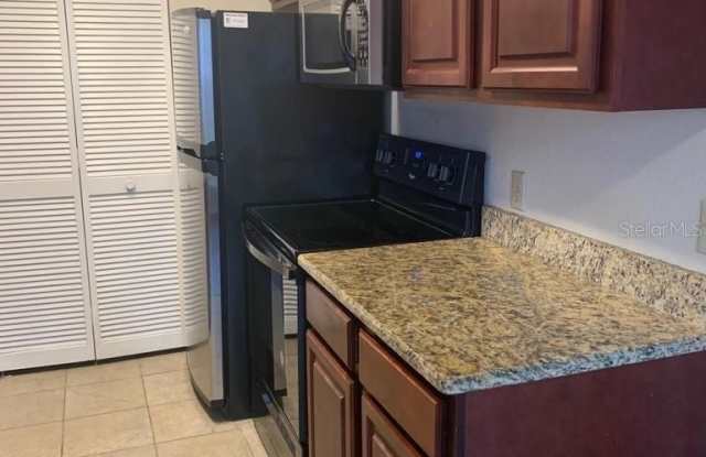 1037 S HIAWASSEE ROAD