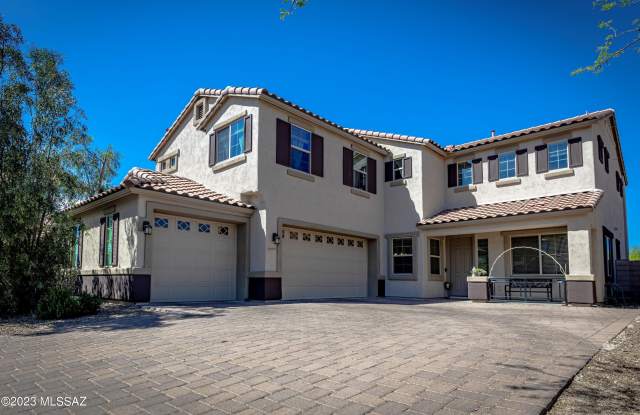 8479 N Gaetano Loop
