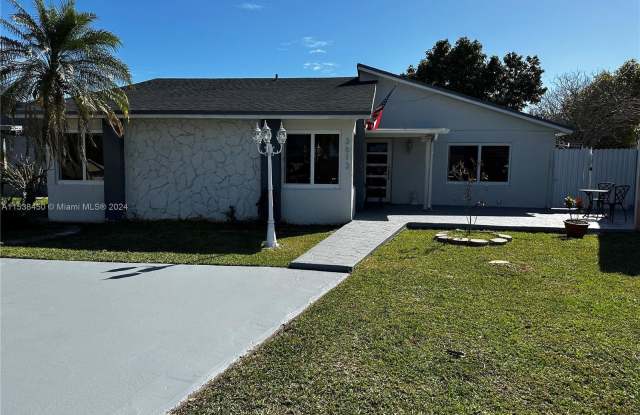 3613 SW 112th Pl - 3613 Southwest 112th Place, University Park, FL 33165