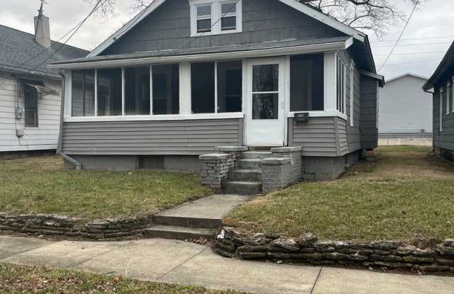 1602 W Adams