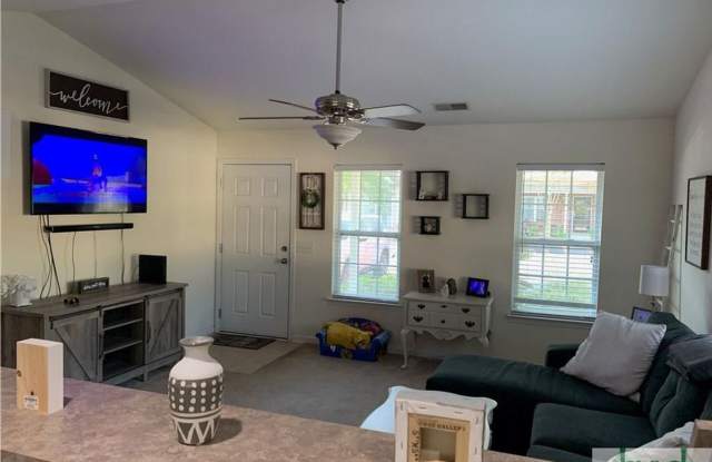 Cute, Convenient Townhome!