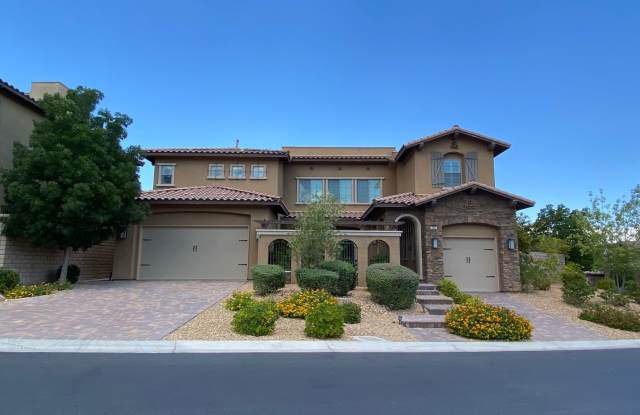Beautiful 4 bed/3 bath home located in Summerlin