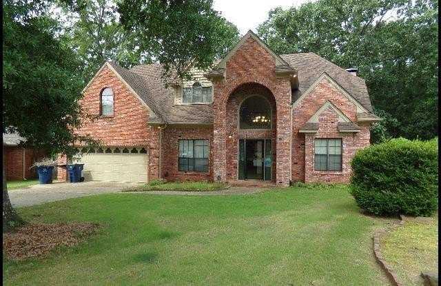 8 Edgewater Cove