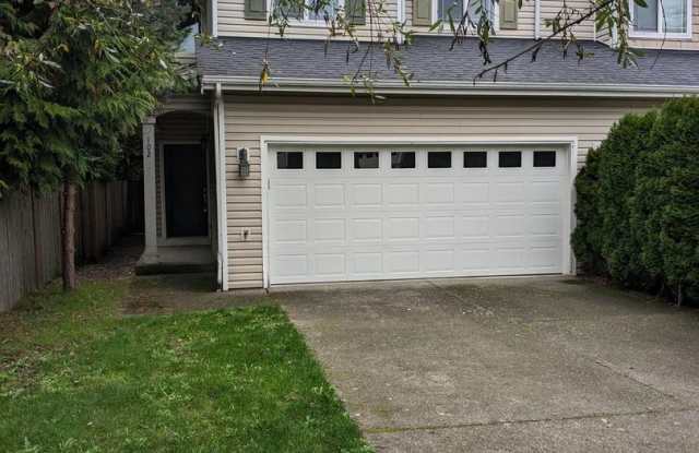 Photo of Beautiful 3 Bed 2.5 Bah Home in Auburn