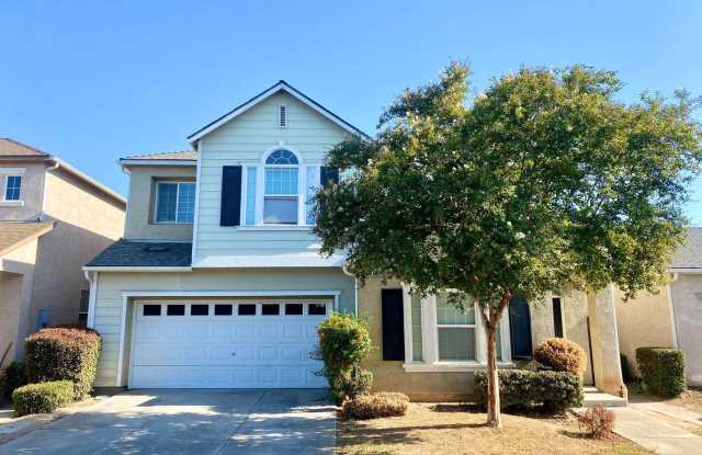 Photo of Spacious 4/2.5 off Fig Garden Loop