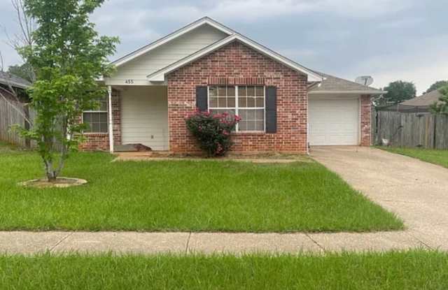 2 Bedroom 1.5 Bath in Whitehouse!