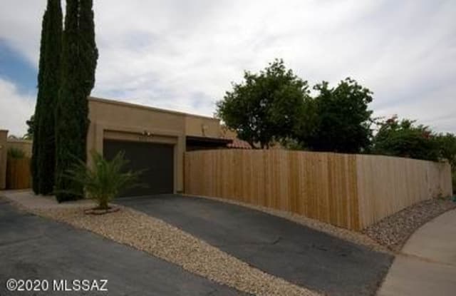 4453 W Pyracantha Drive - 4453 West Pyracantha Drive, Casas Adobes, AZ 85741