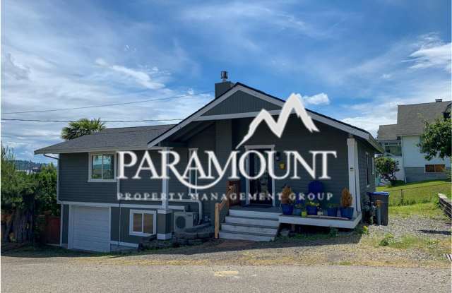 Magnificent Seattle/Water Views in Manchester! Landscaping Included!