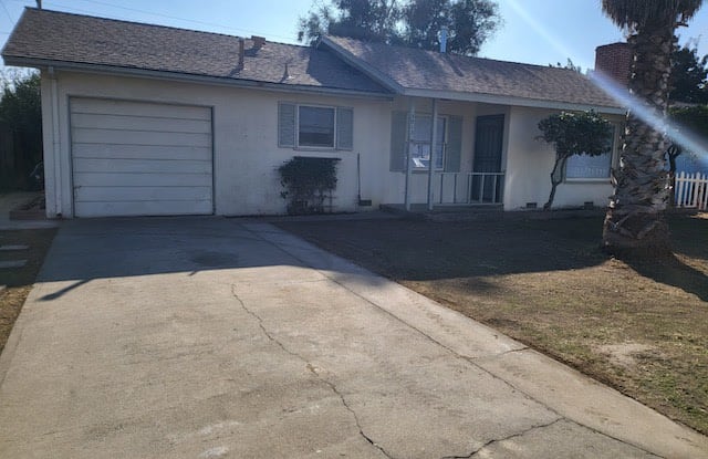 3013 E College Ave - 3013 East College Avenue, Visalia, CA 93292