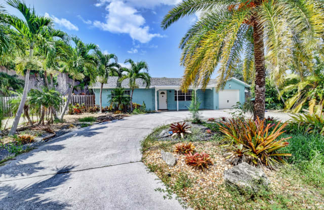 727 Southwest 25th Avenue - 727 Southwest 25th Avenue, Boynton Beach, FL 33435