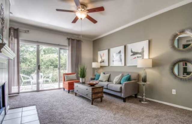453 I-35BL, #1211