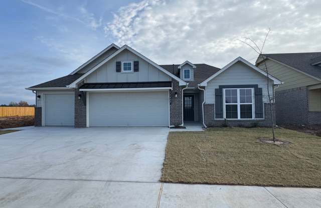 NEW CONTRUCTION - 4 bed-3 bath-3 car garage.
