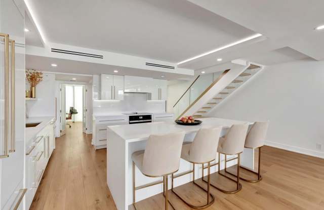 800 N Ocean Boulevard
