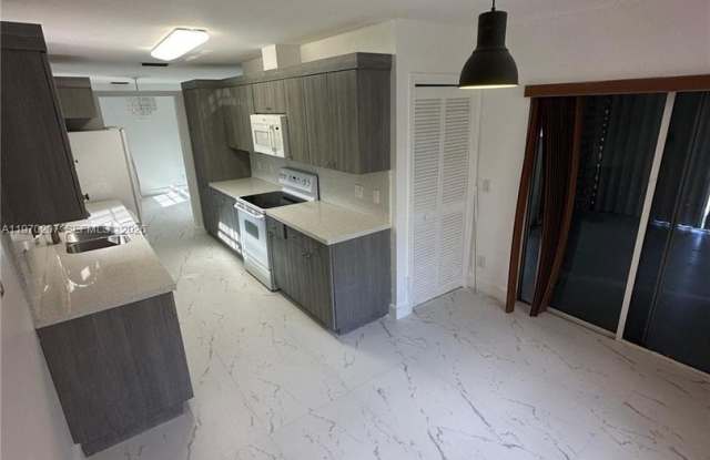 1445 Grant Street A, Hollywood, FL 33020