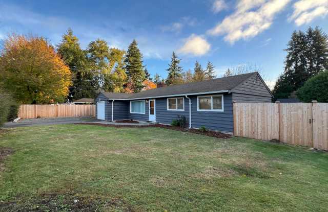 North Burien Rambler home - 3 bedrooms and 1.5 bathrooms, 1 car garage - Available NOW!