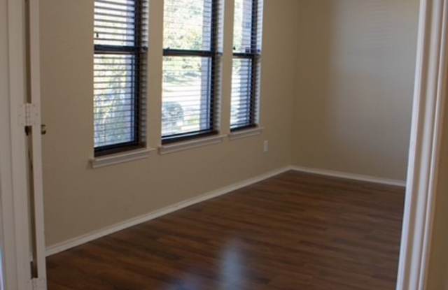 Cedar Park Gem near downtown district