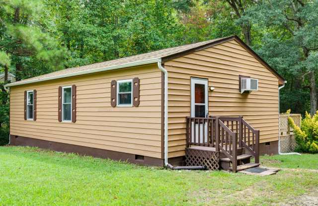 CHARMING 3-BEDROOM CEDAR SIDED RANCH HOUSE -Available