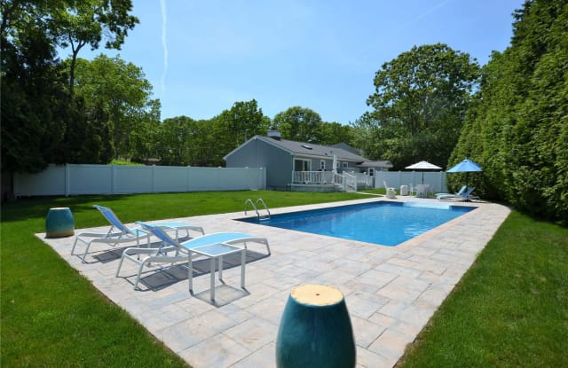 3 Lynnwood Court - 3 Lynwood Court, Hampton Bays, NY 11946