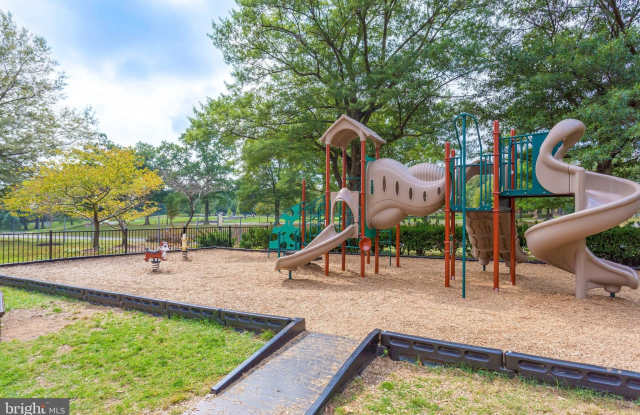 1021 ARLINGTON Boulevard E unit: 905