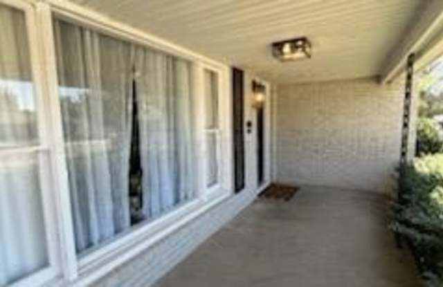 2021 S FANNIN Street