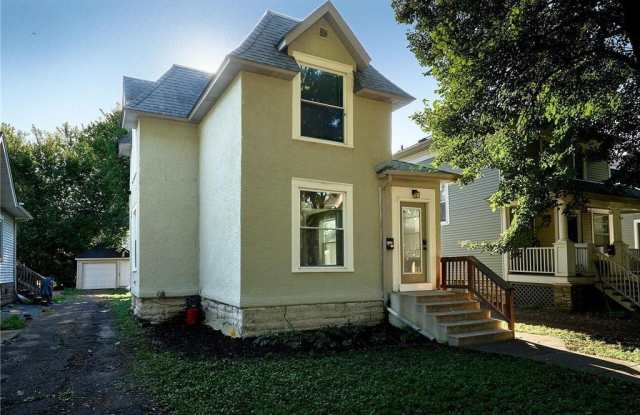 Photo of 1036 15th Avenue SE