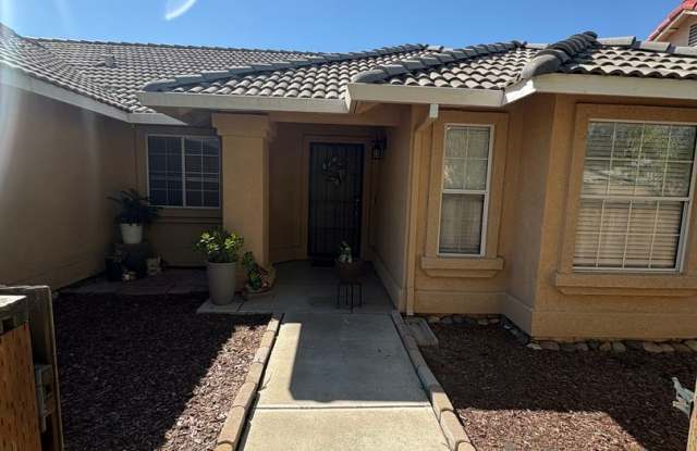 AVAILABLE NOW– Beautiful & Spacious 4 Bedroom Home!