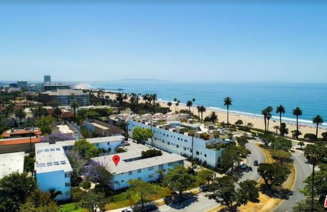 138 San Vicente Blvd