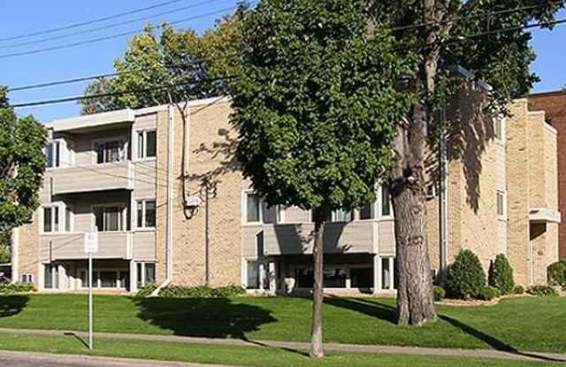Campus Apartments 700-727 University SE
