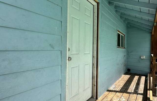 Large 4 Bedroom Apartment in Canyonville