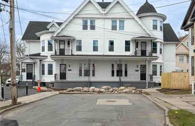 1015 White Place
