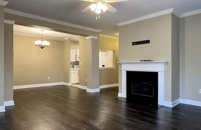 5601 Fairview Road, Unit 19 - 1