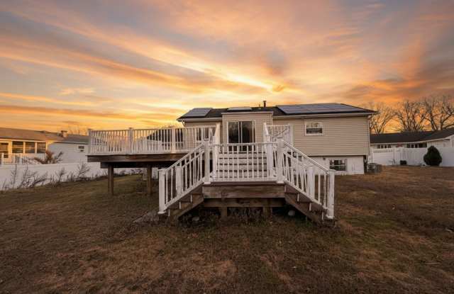 Spacious 5-Bedroom Bi-Level on a Quiet Cul-de-Sac!