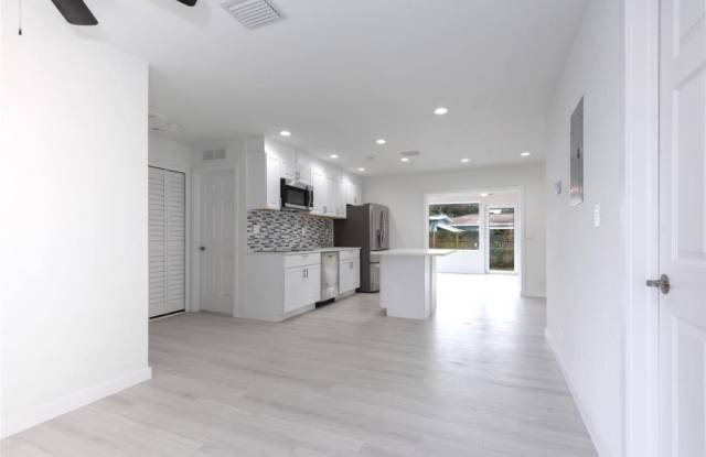 Photo of 713 SW 4th Ct