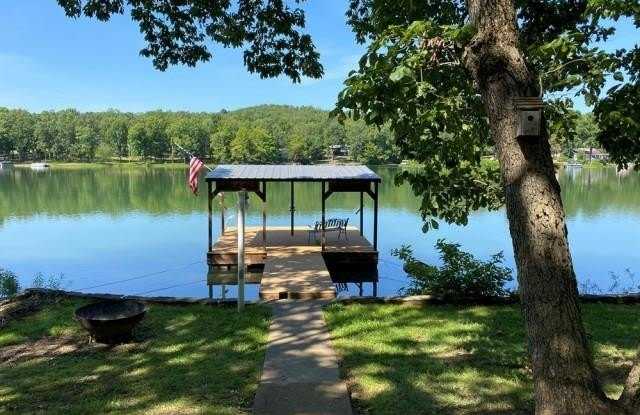 194 E Lakeshore Drive