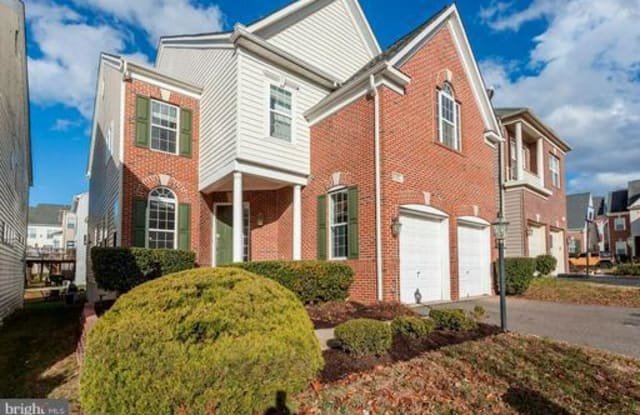 8182 USHER DRIVE - 8182 Usher Dr, Laurel Hill, VA 22079