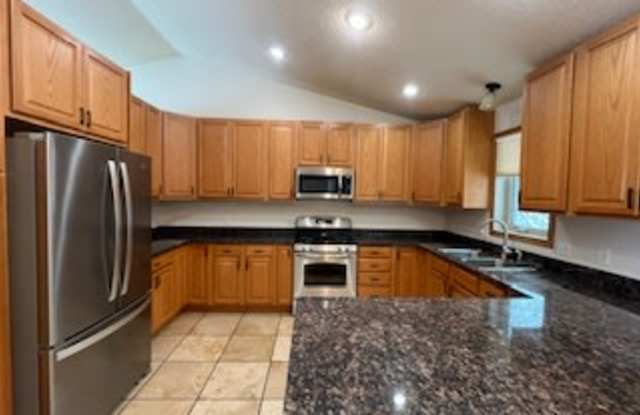 2269 Arlington Ave E