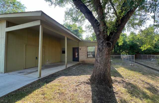 2 WEEKS FREE RENT / 2/1 with Carport / Fridge / No Carpet /Gas Cooking / Fenced in Yard / CISD